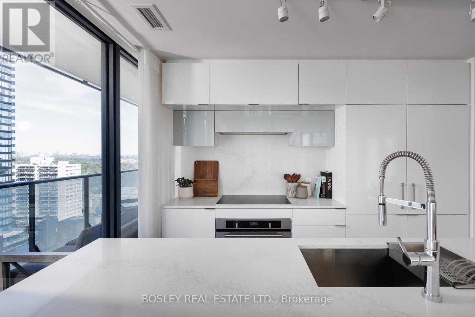 1702 - 185 Roehampton Avenue Property Photo 14