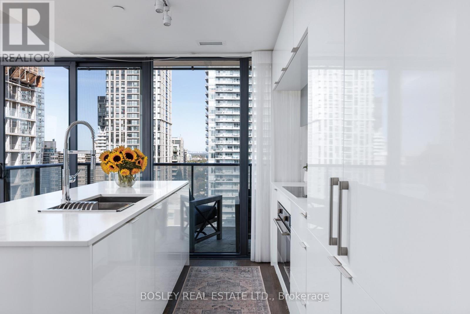 1702 - 185 Roehampton Avenue Property Photo 17