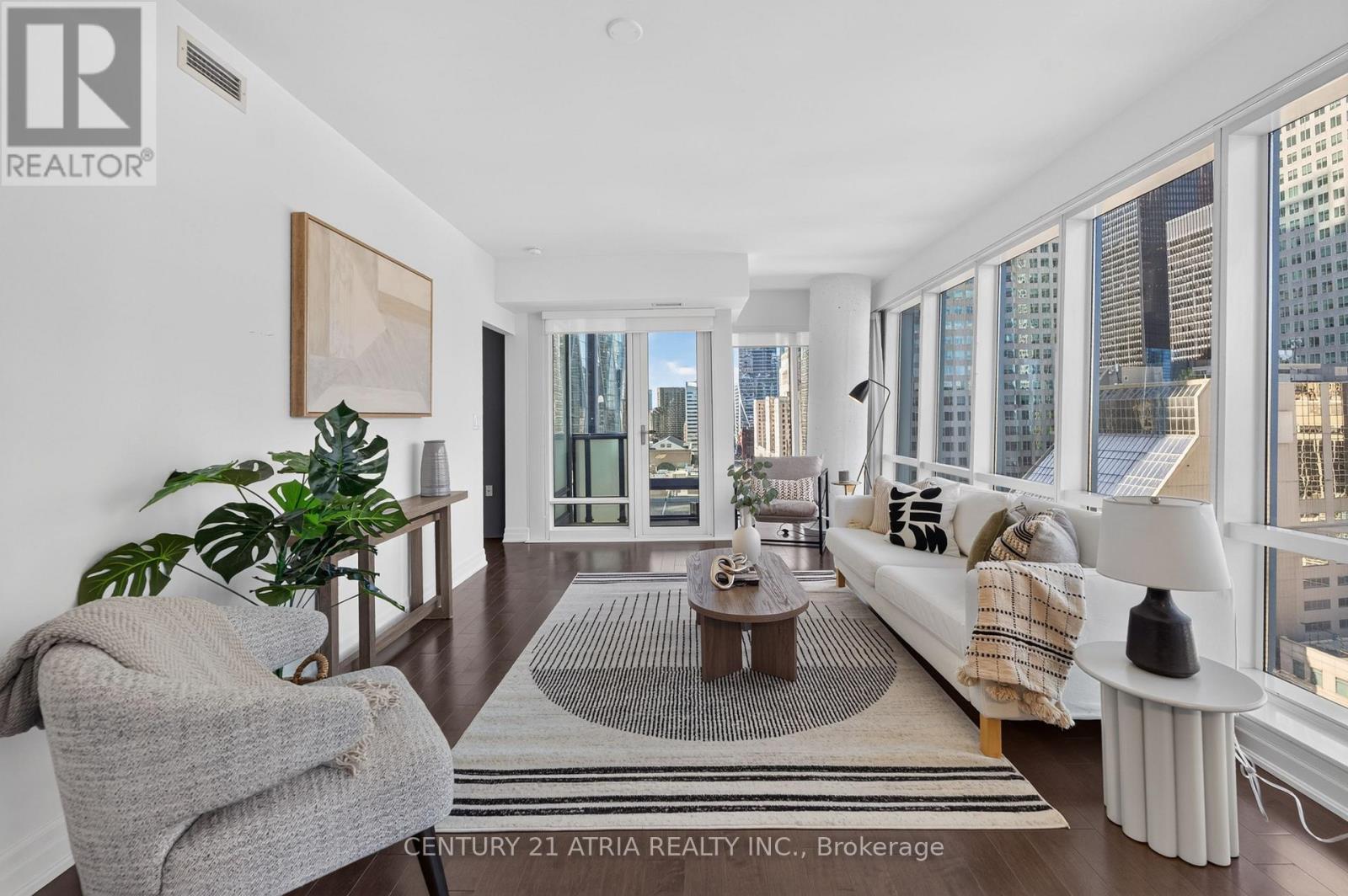 1605 - 8 The Esplanade Property Photo 2