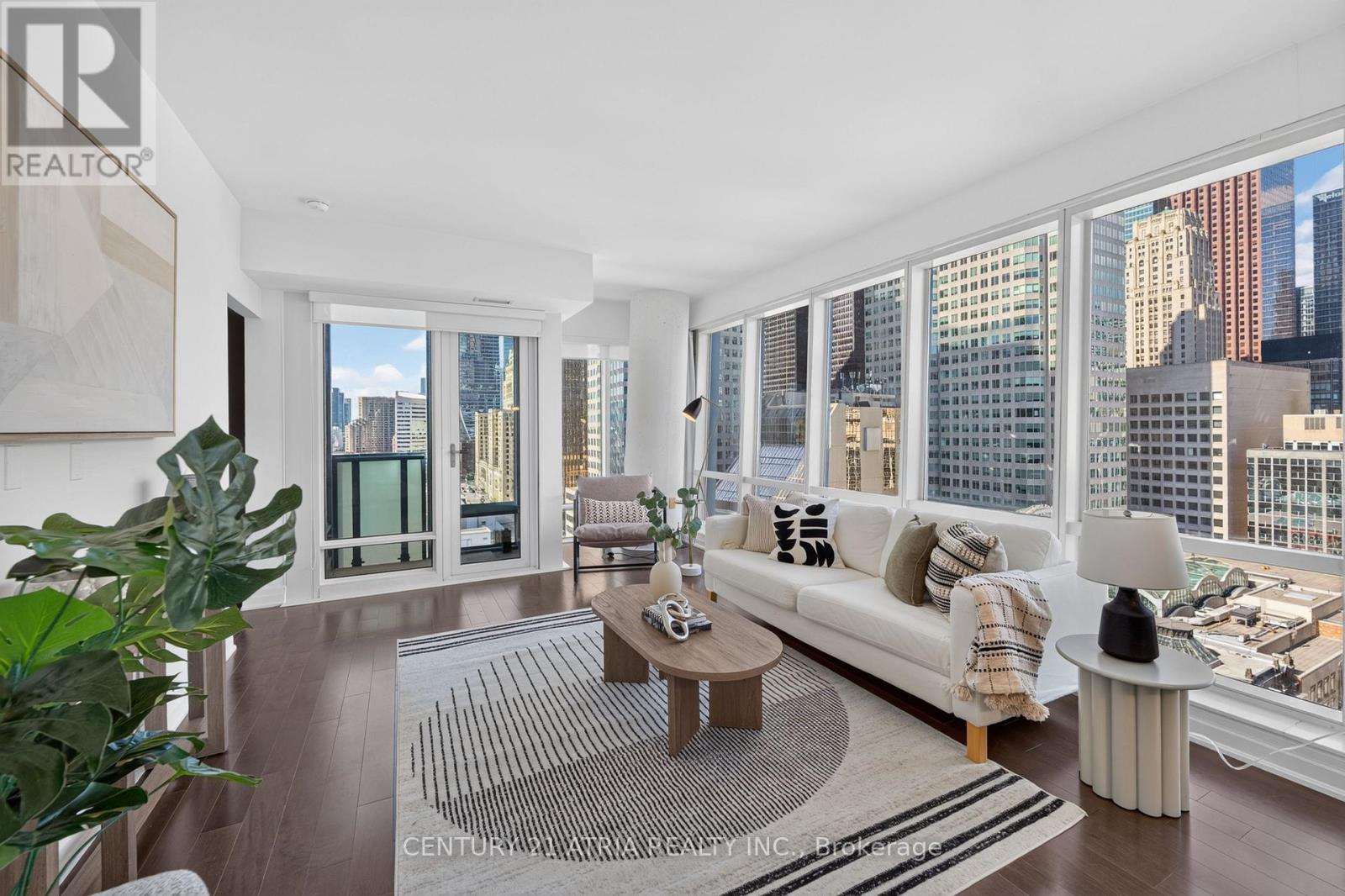 1605 - 8 The Esplanade Property Photo 4