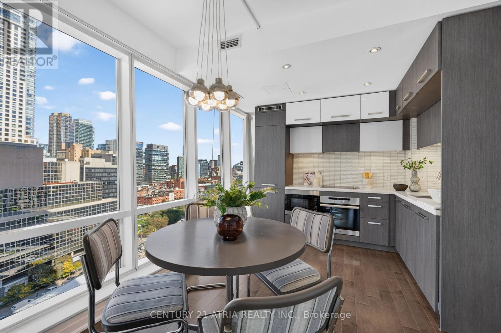 1605 - 8 The Esplanade Property Photo 8