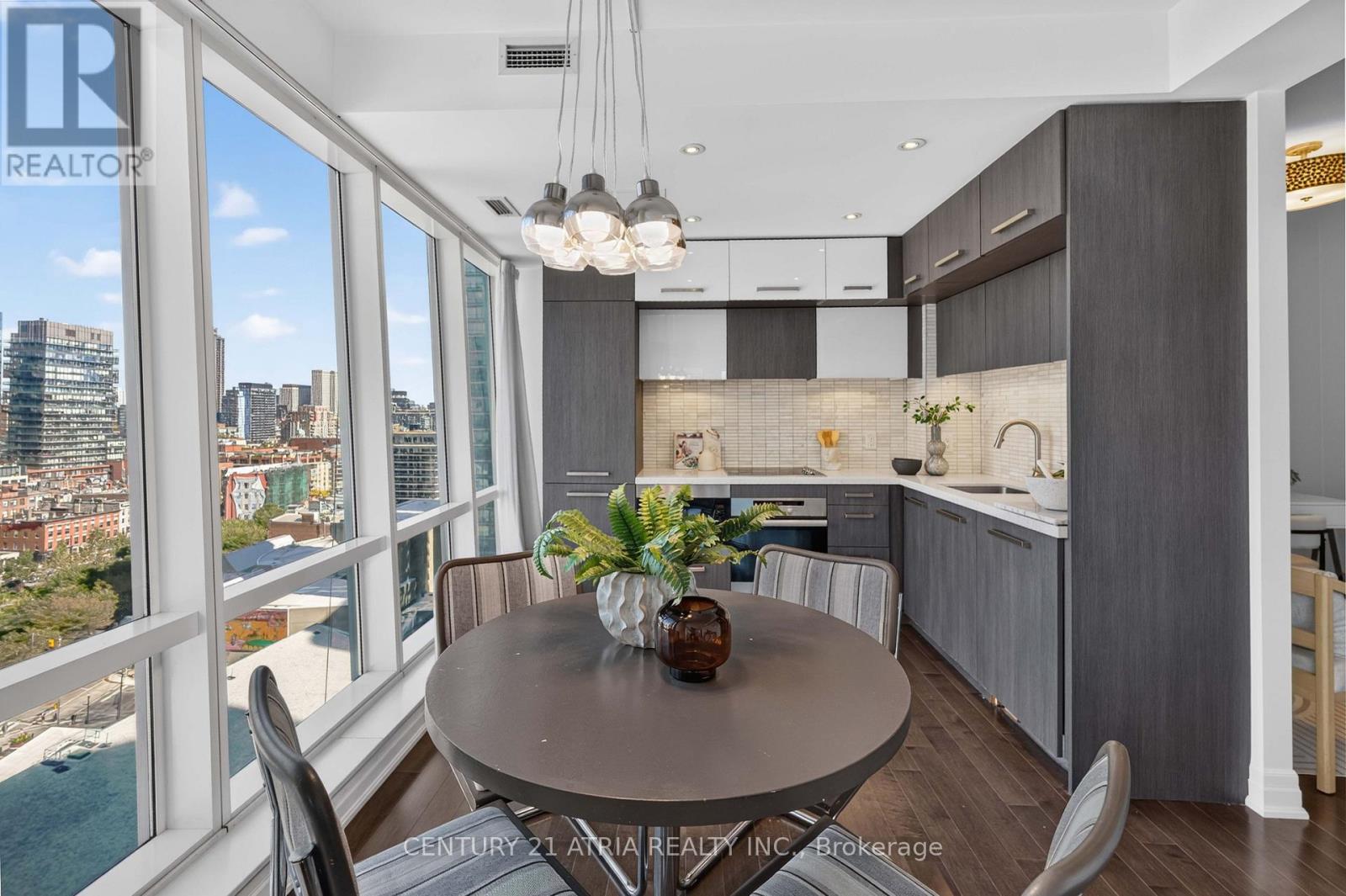 1605 - 8 The Esplanade Property Photo 9
