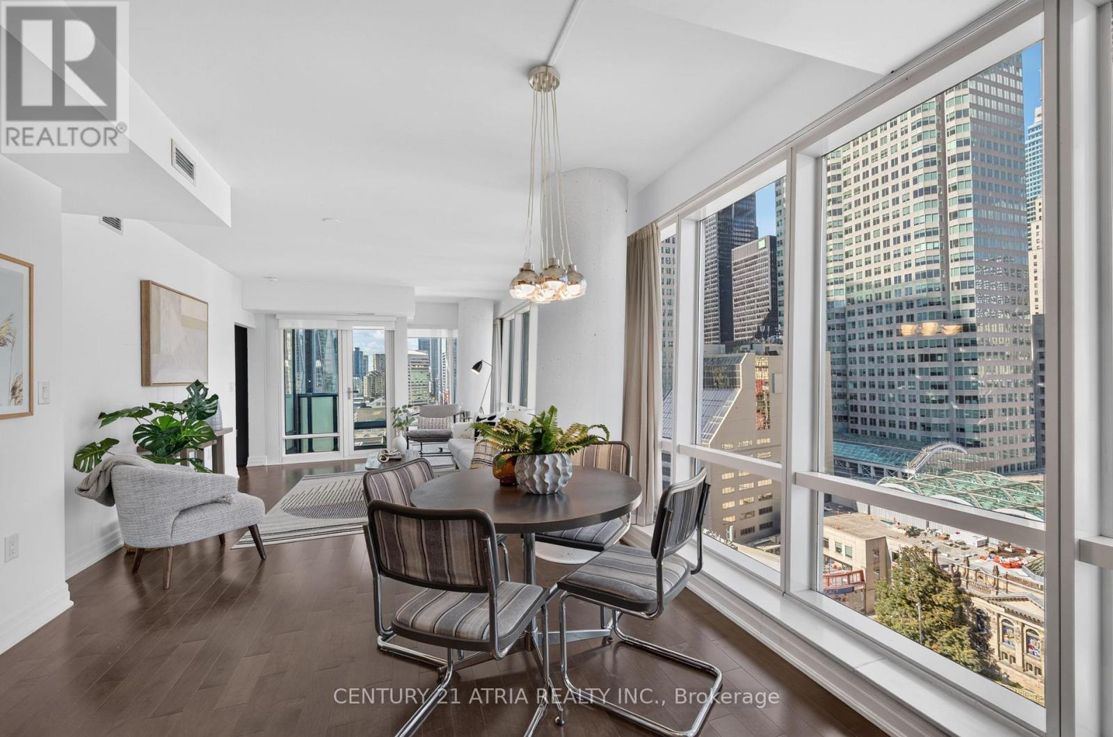 1605 - 8 The Esplanade Property Photo 15