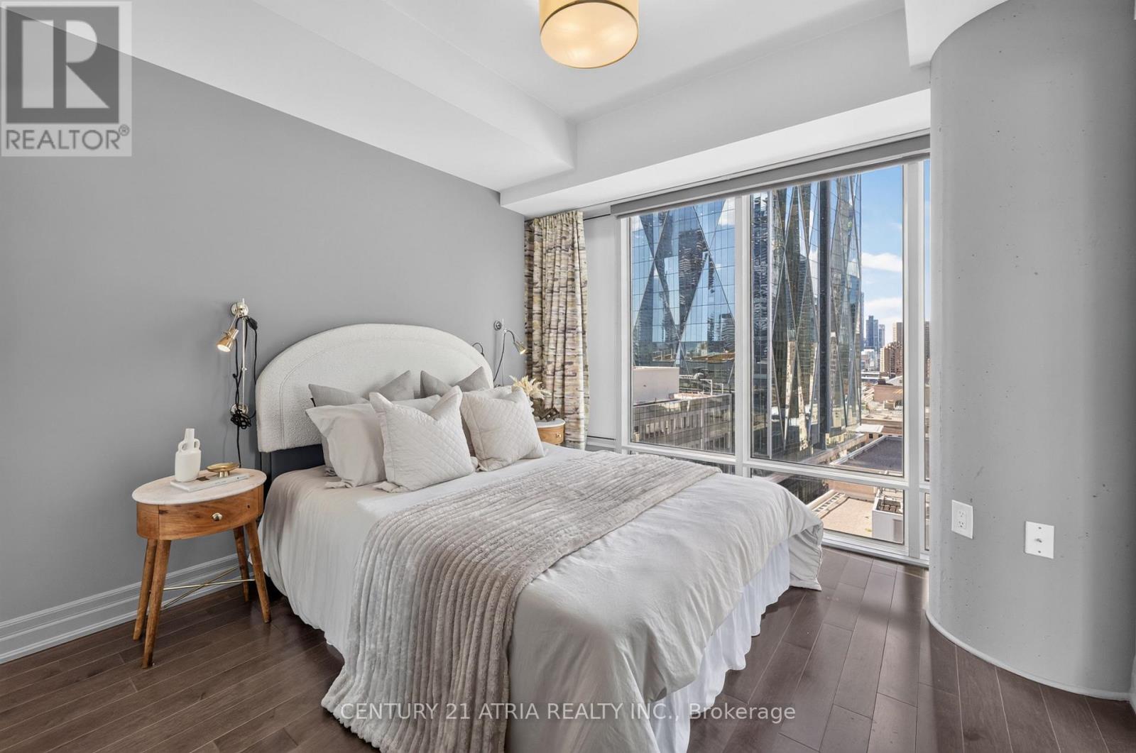 1605 - 8 The Esplanade Property Photo 17
