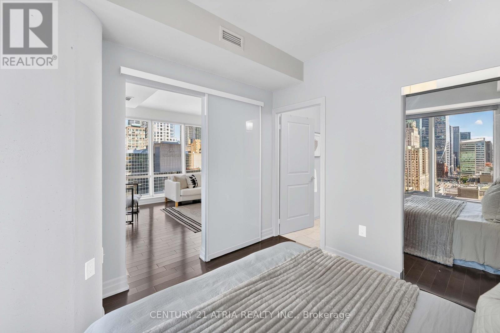 1605 - 8 The Esplanade Property Photo 18