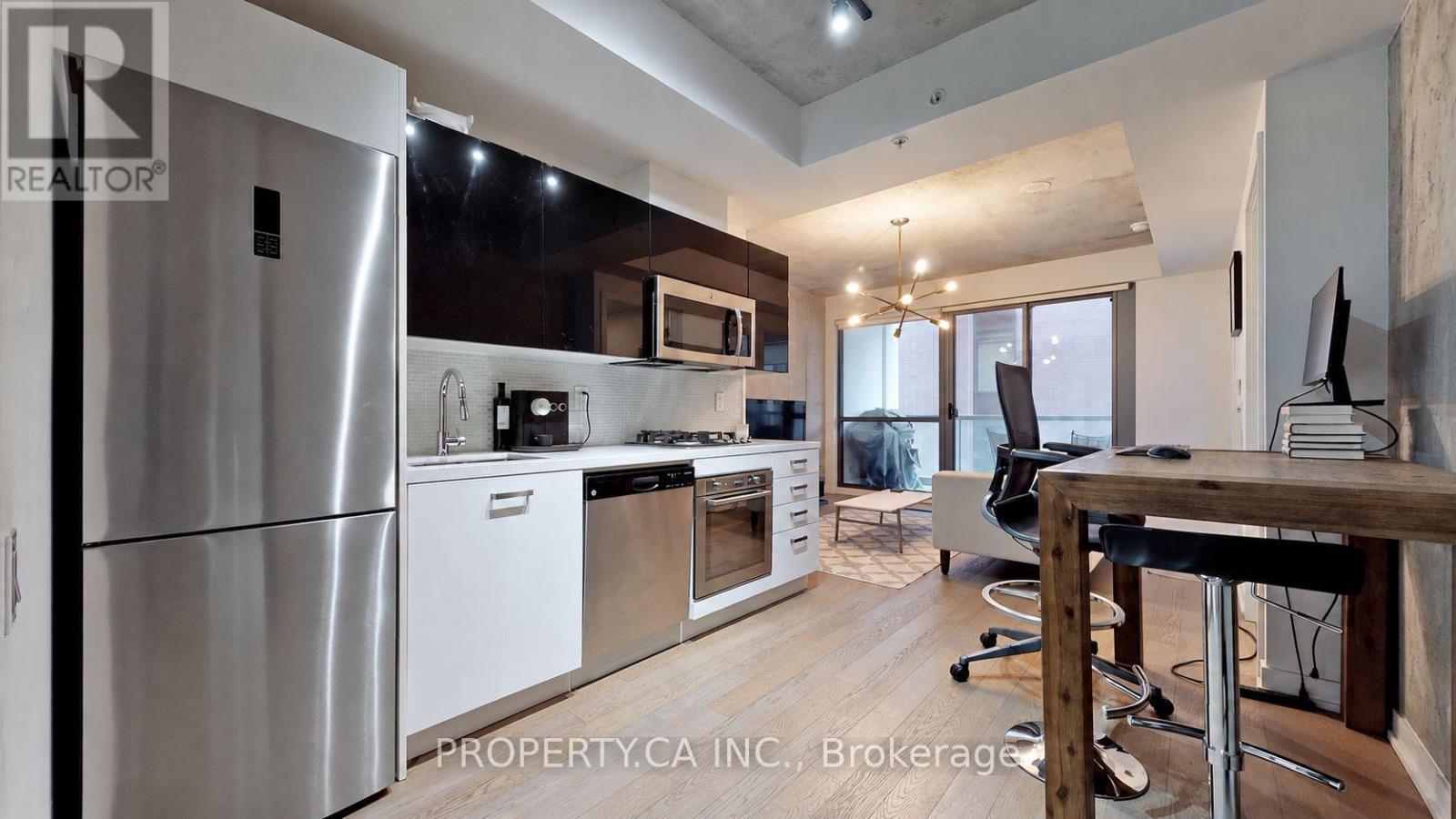 827 - 39 Brant Street Property Photo 2