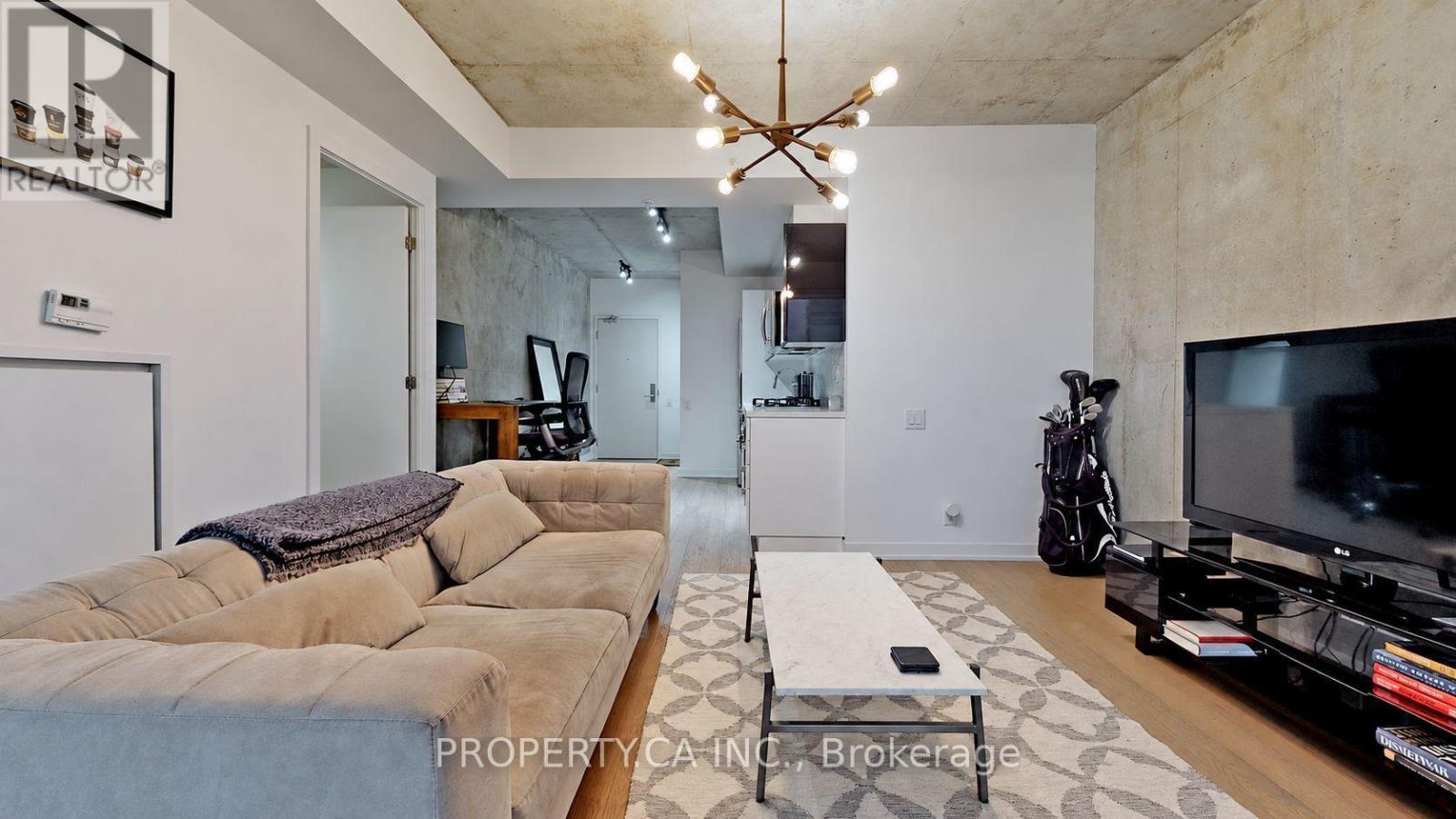 827 - 39 Brant Street Property Photo 3