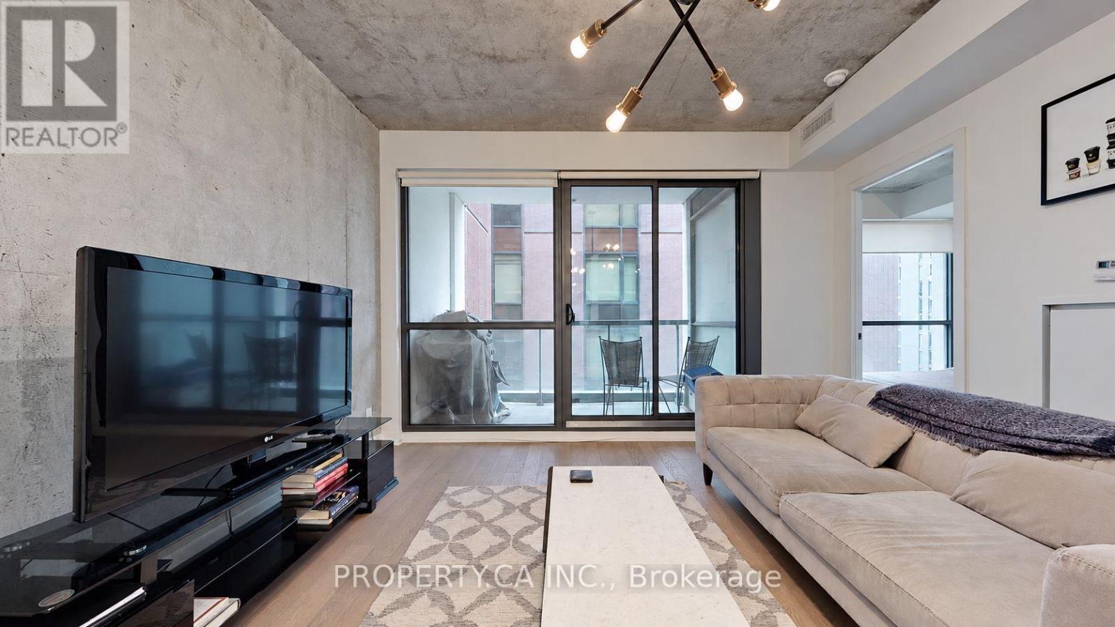 827 - 39 Brant Street Property Photo 6