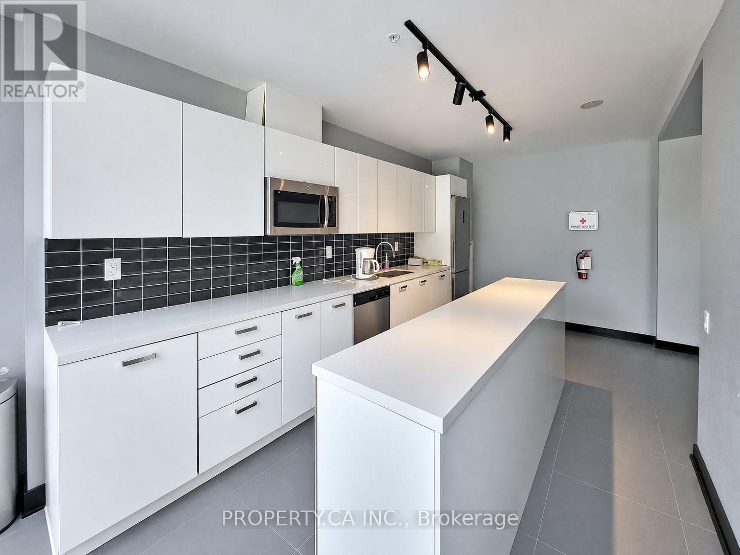827 - 39 Brant Street Property Photo 11