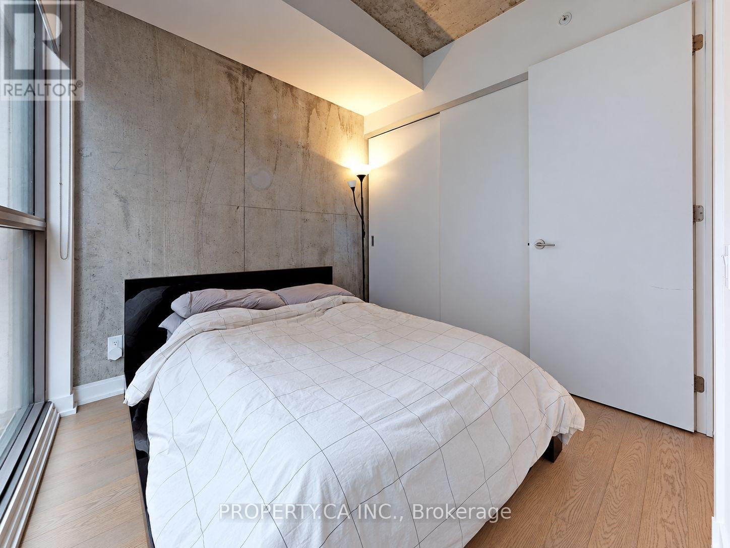 827 - 39 Brant Street Property Photo 16