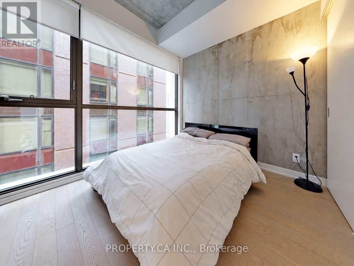 827 - 39 Brant Street Property Photo 18