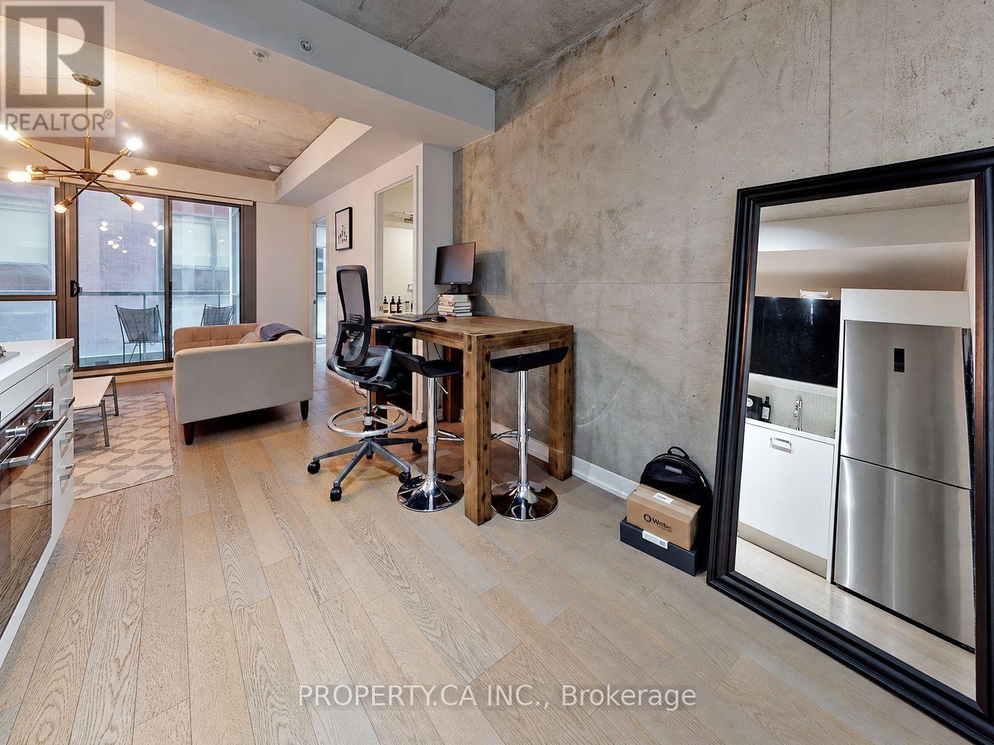 827 - 39 Brant Street Property Photo 19