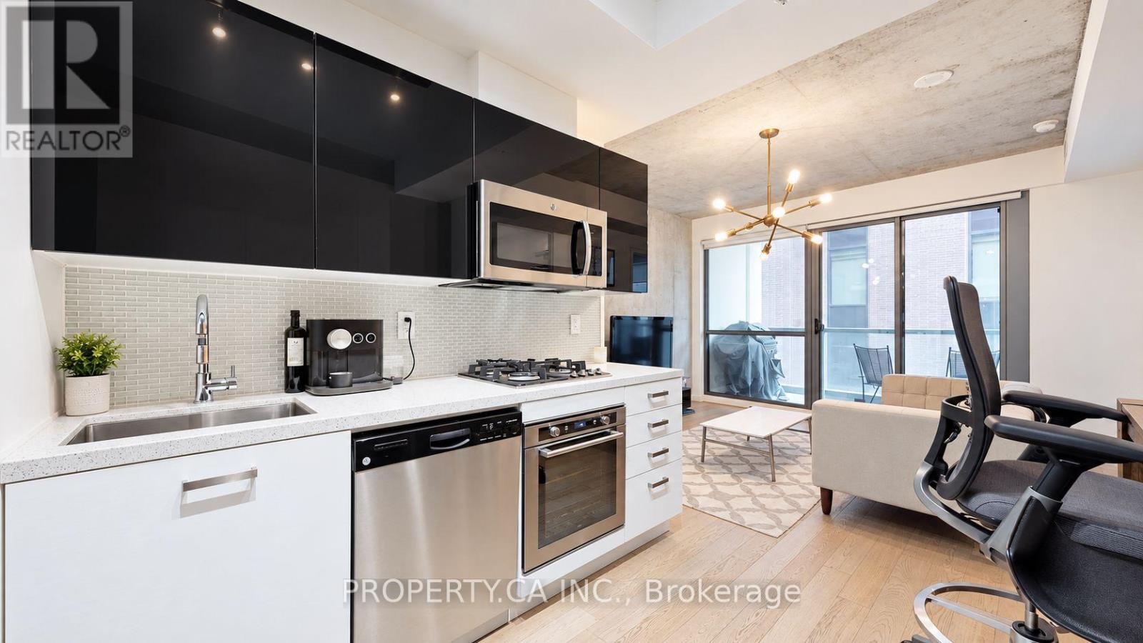 827 - 39 Brant Street Property Photo 21
