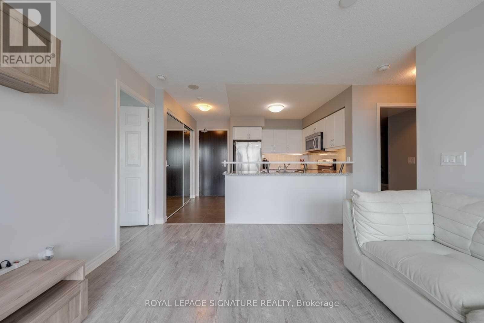 1609 - 25 Lower Simcoe Street Property Photo 2