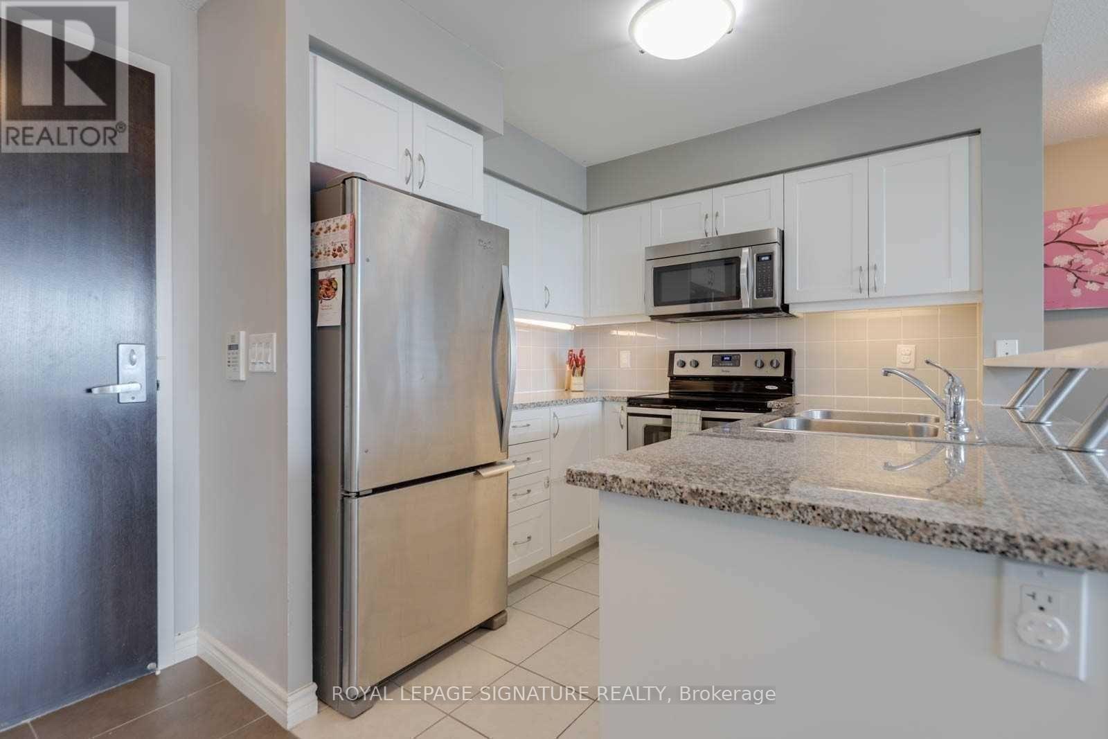 1609 - 25 Lower Simcoe Street Property Photo 3