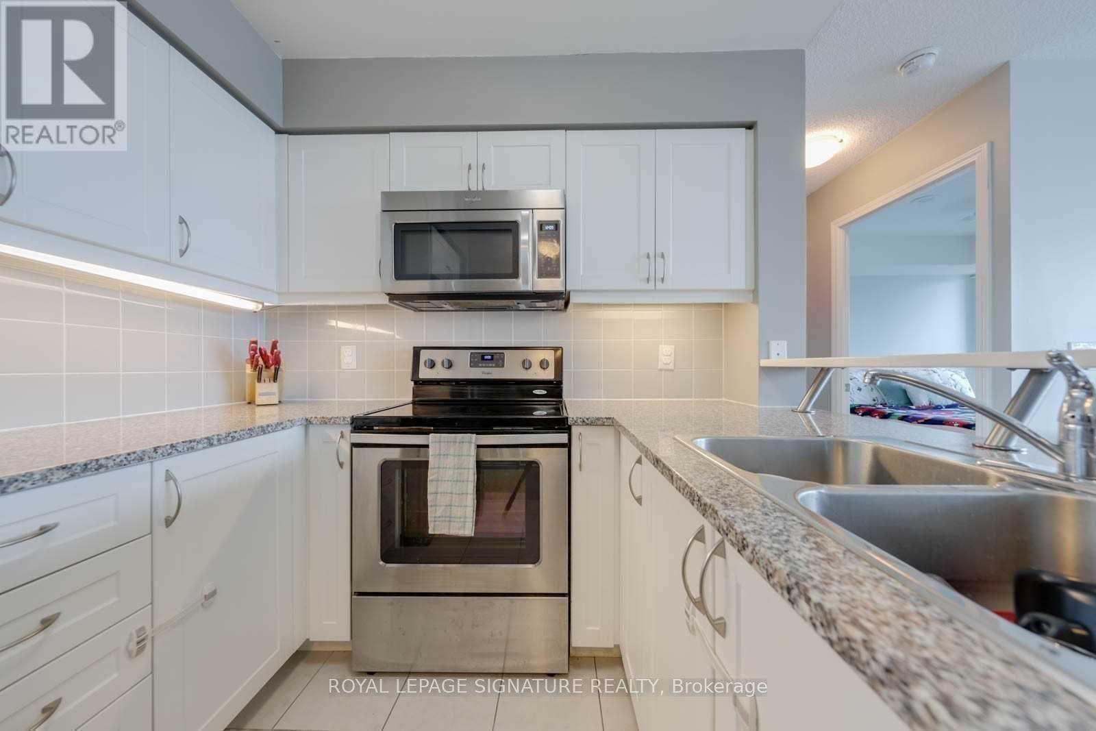 1609 - 25 Lower Simcoe Street Property Photo 4