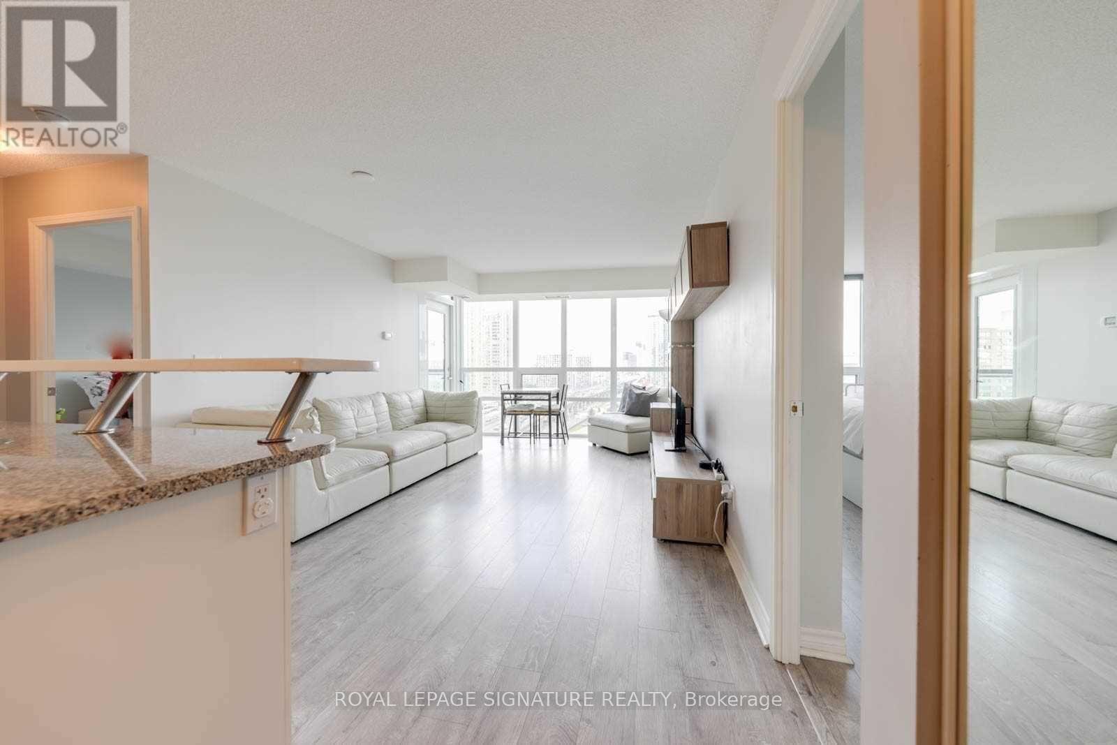 1609 - 25 Lower Simcoe Street Property Photo 6