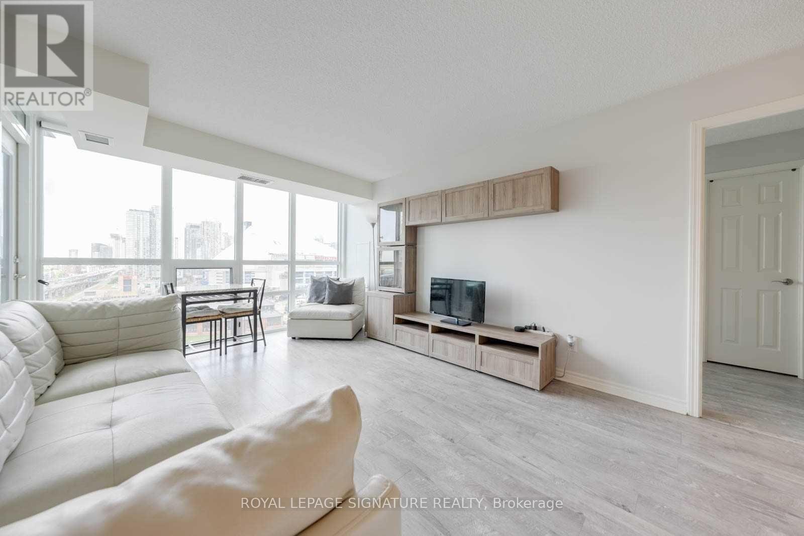 1609 - 25 Lower Simcoe Street Property Photo 8
