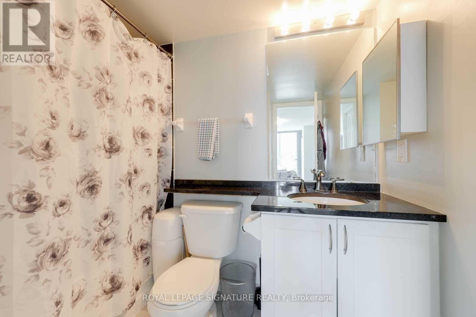 1609 - 25 Lower Simcoe Street Property Photo 12