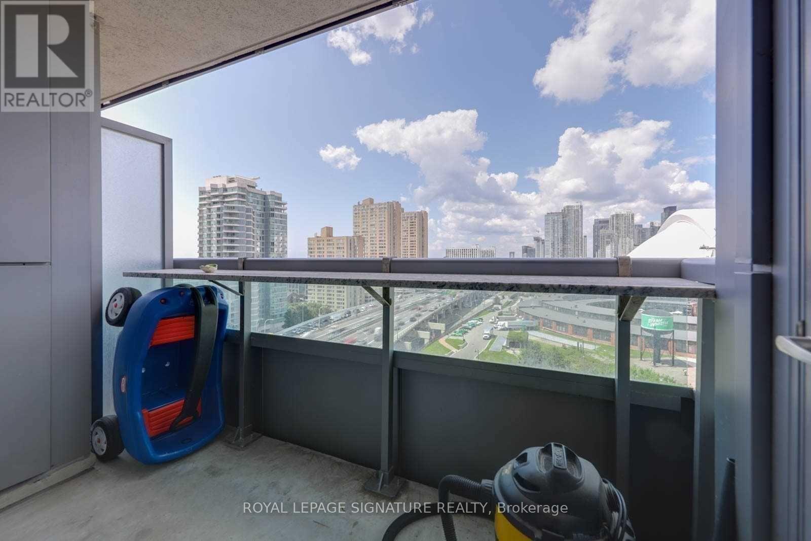 1609 - 25 Lower Simcoe Street Property Photo 16