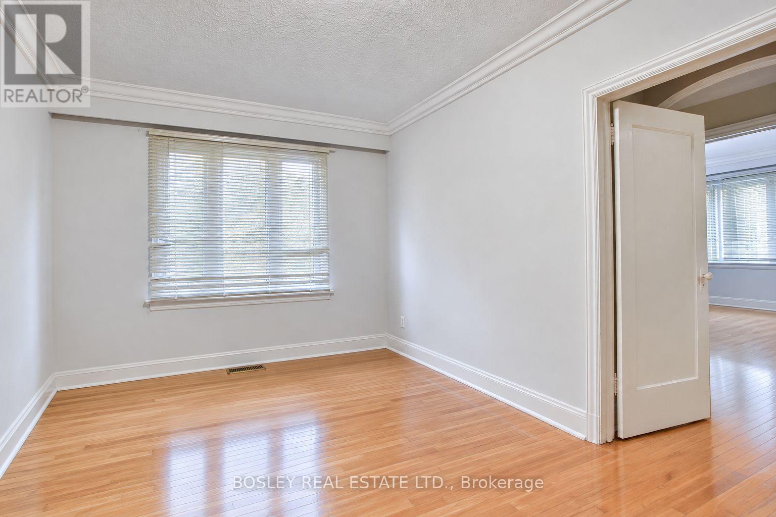 1393 Avenue Road Property Photo 6
