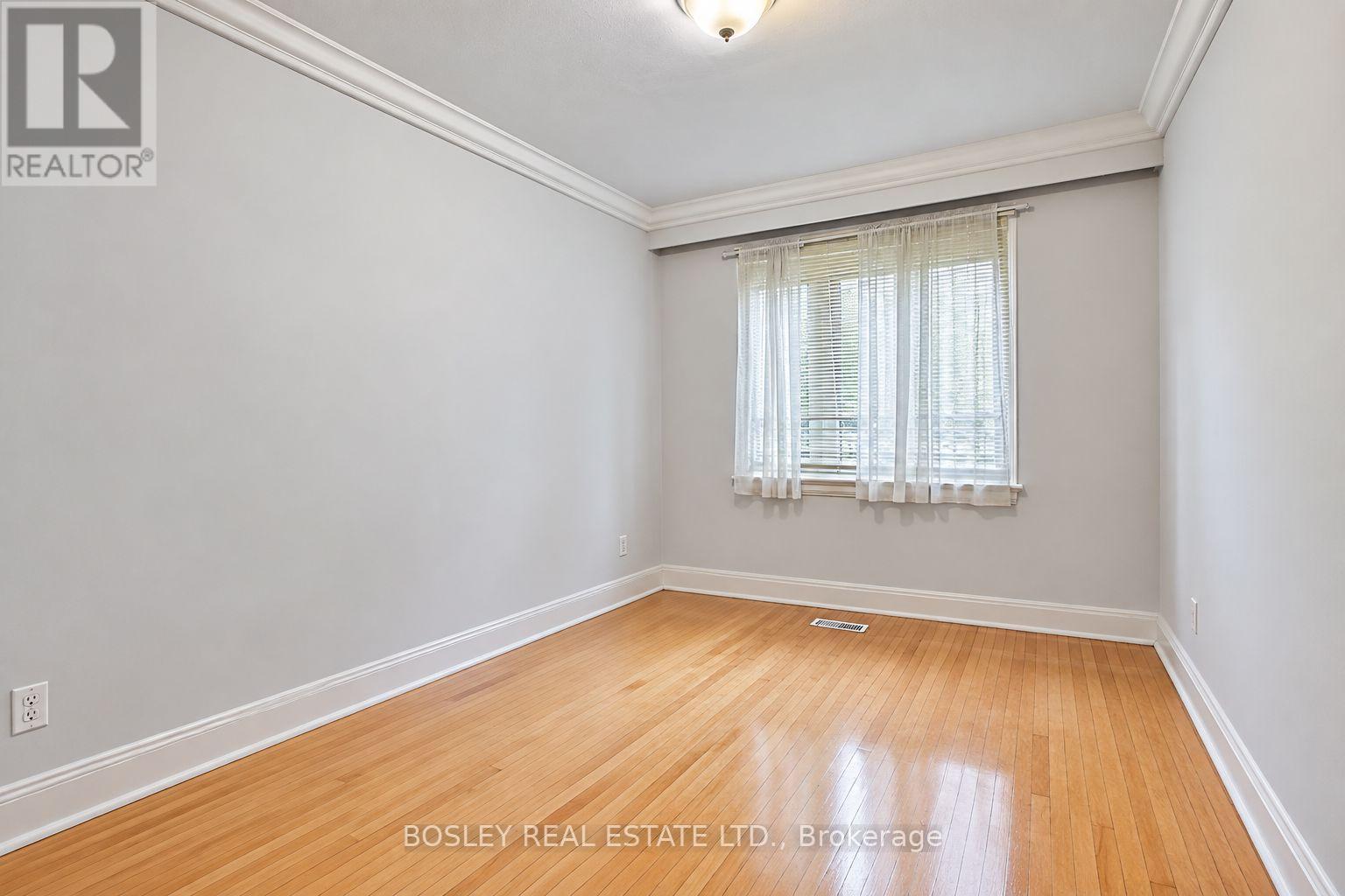 1393 Avenue Road Property Photo 8
