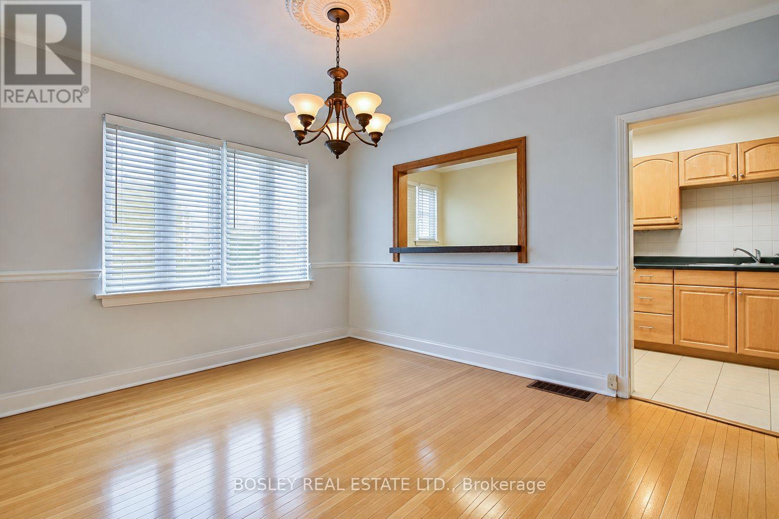 1393 Avenue Road Property Photo 10