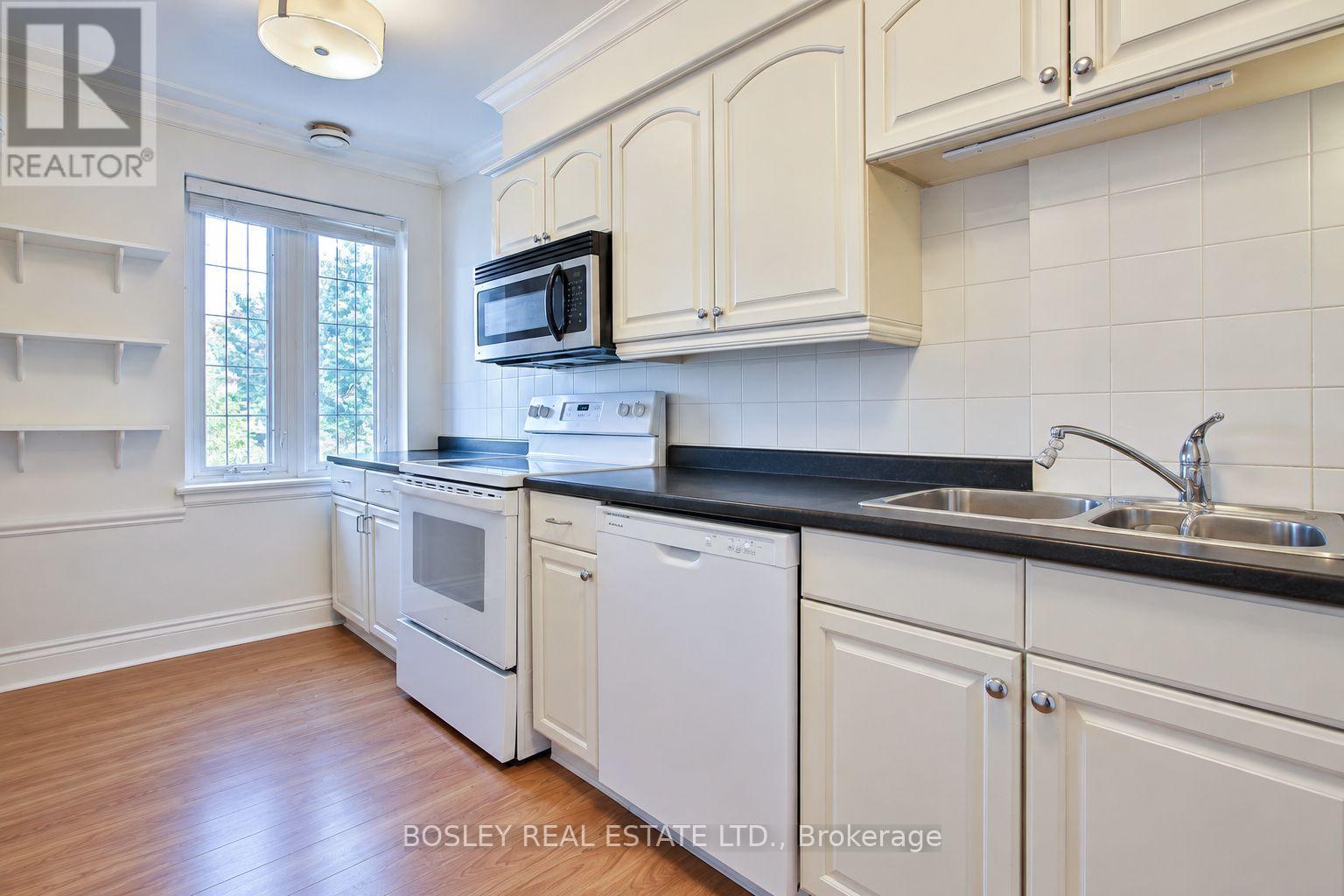 1393 Avenue Road Property Photo 12