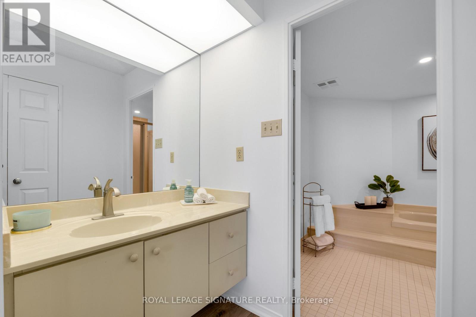 1903 - 131 Beecroft Road Property Photo 11