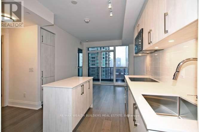 905 - 88 Cumberland Street Property Photo 4
