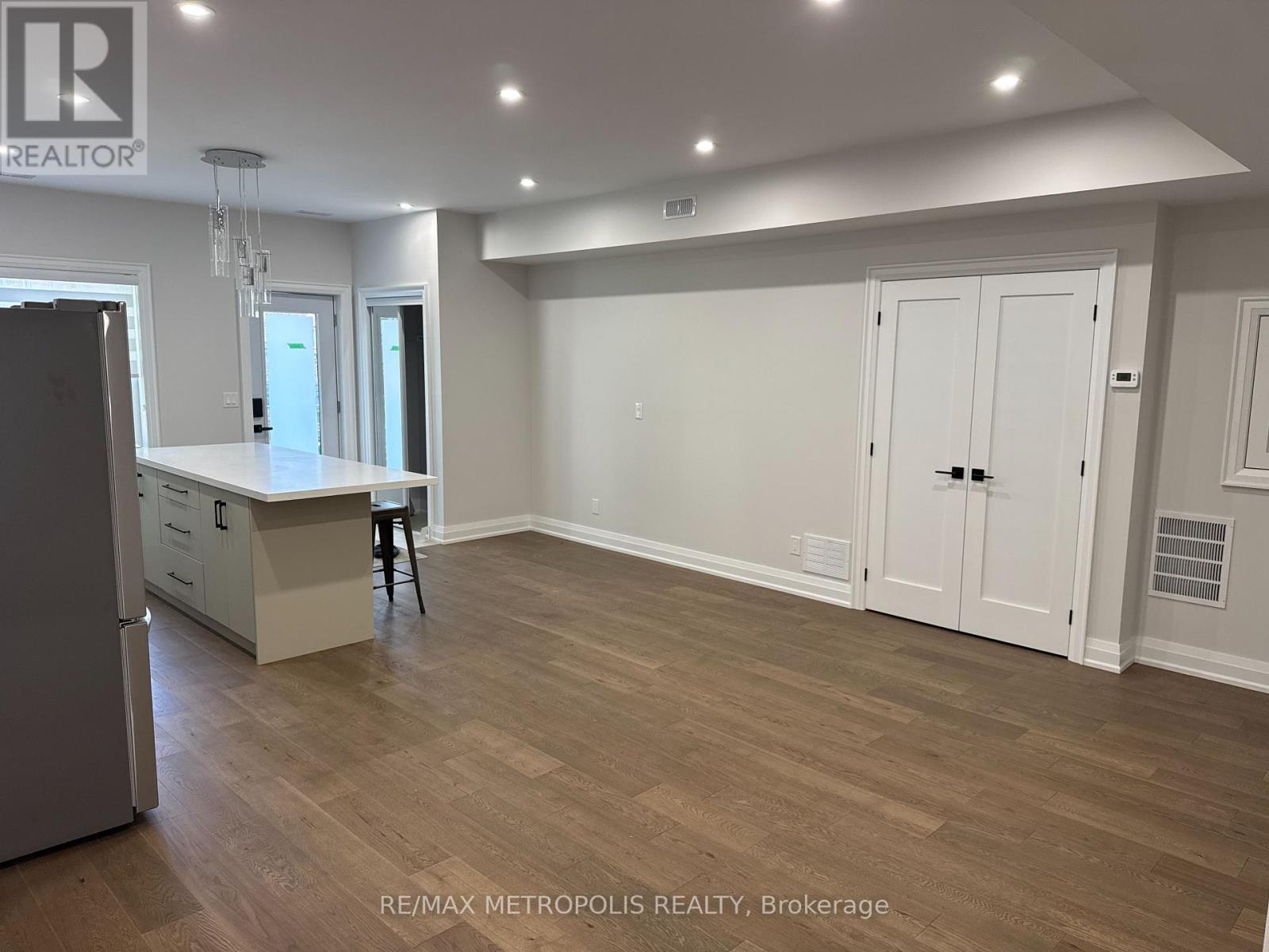 94 Saint Clarens Avenue Property Photo 9