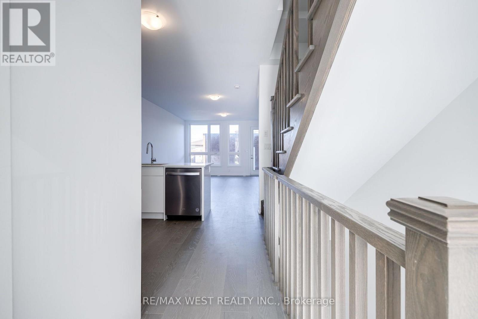 122 Green Gardens Boulevard Property Photo 7