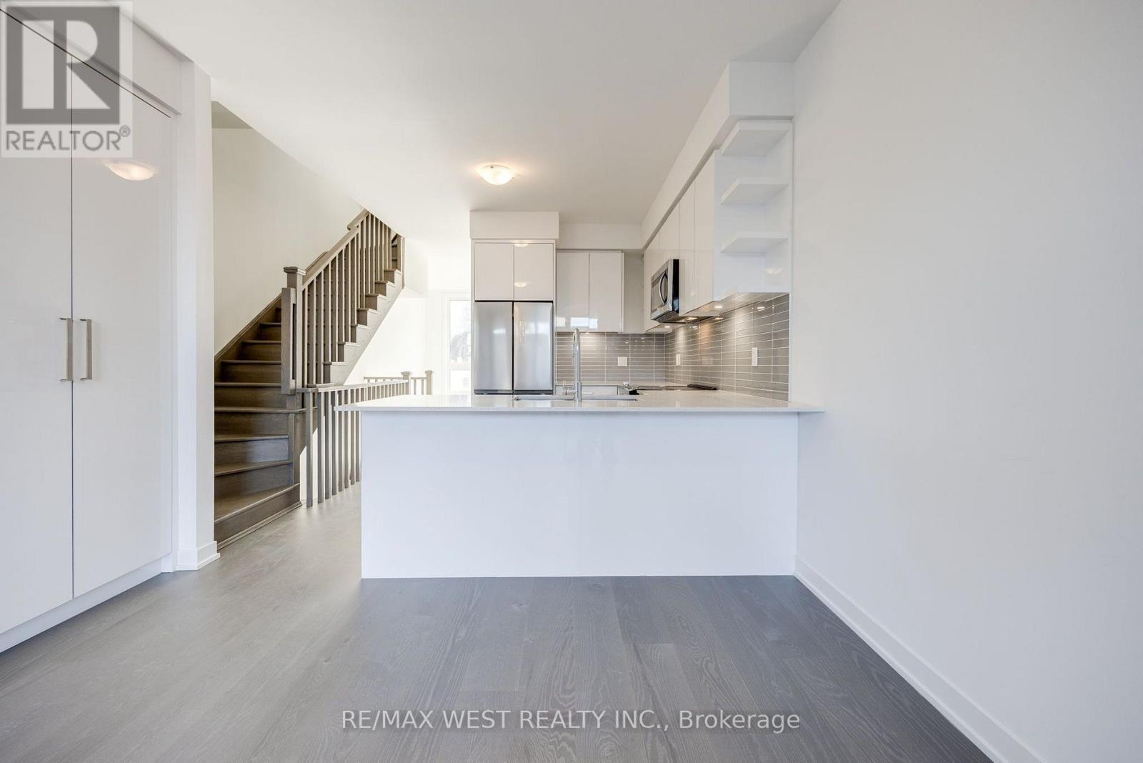 122 Green Gardens Boulevard Property Photo 11