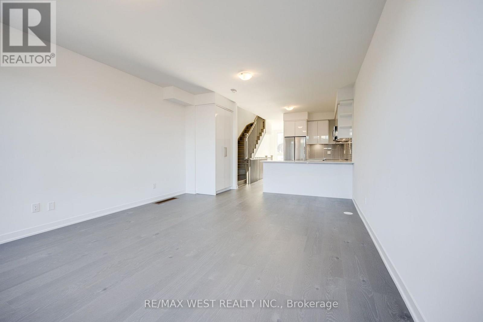 122 Green Gardens Boulevard Property Photo 12