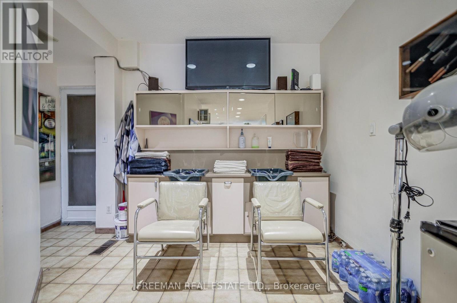 492 Manning Avenue Property Photo 14