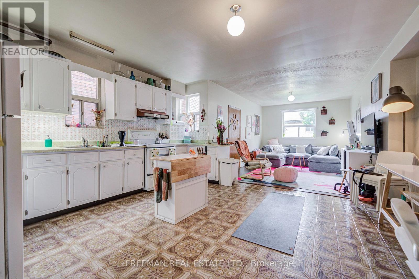 492 Manning Avenue Property Photo 19
