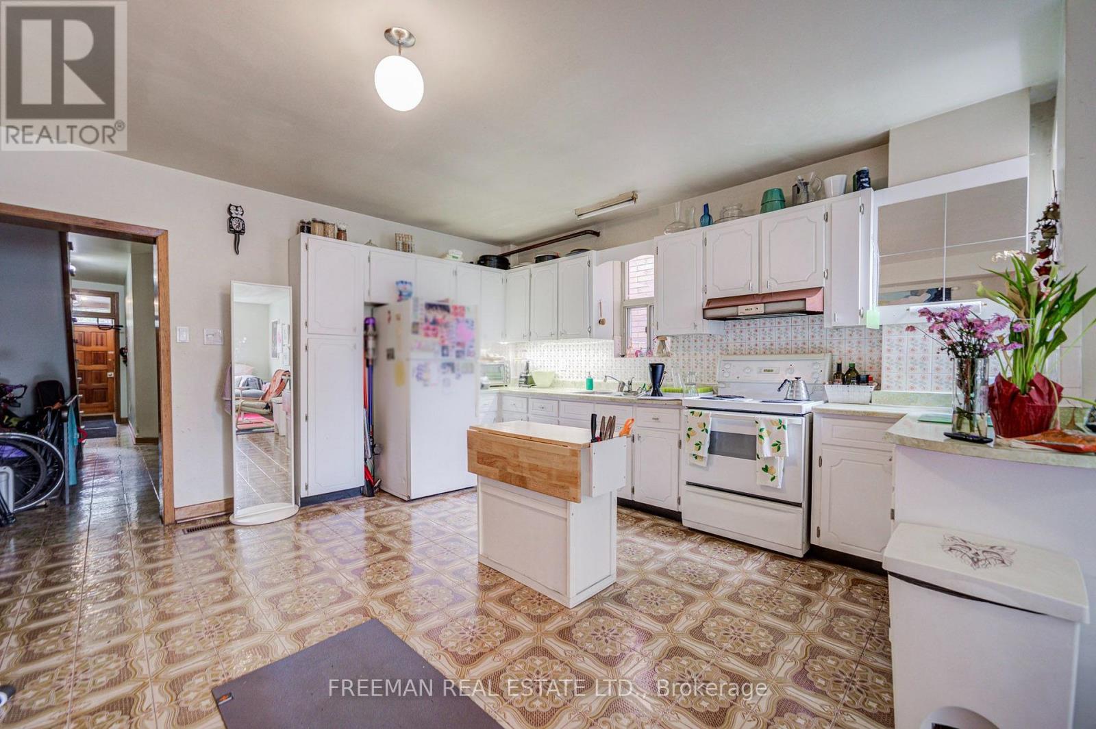 492 Manning Avenue Property Photo 21