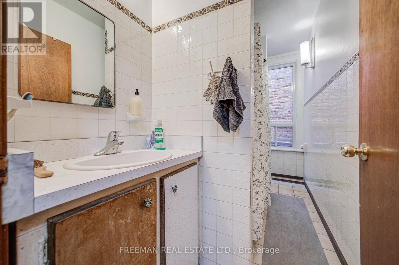 492 Manning Avenue Property Photo 25