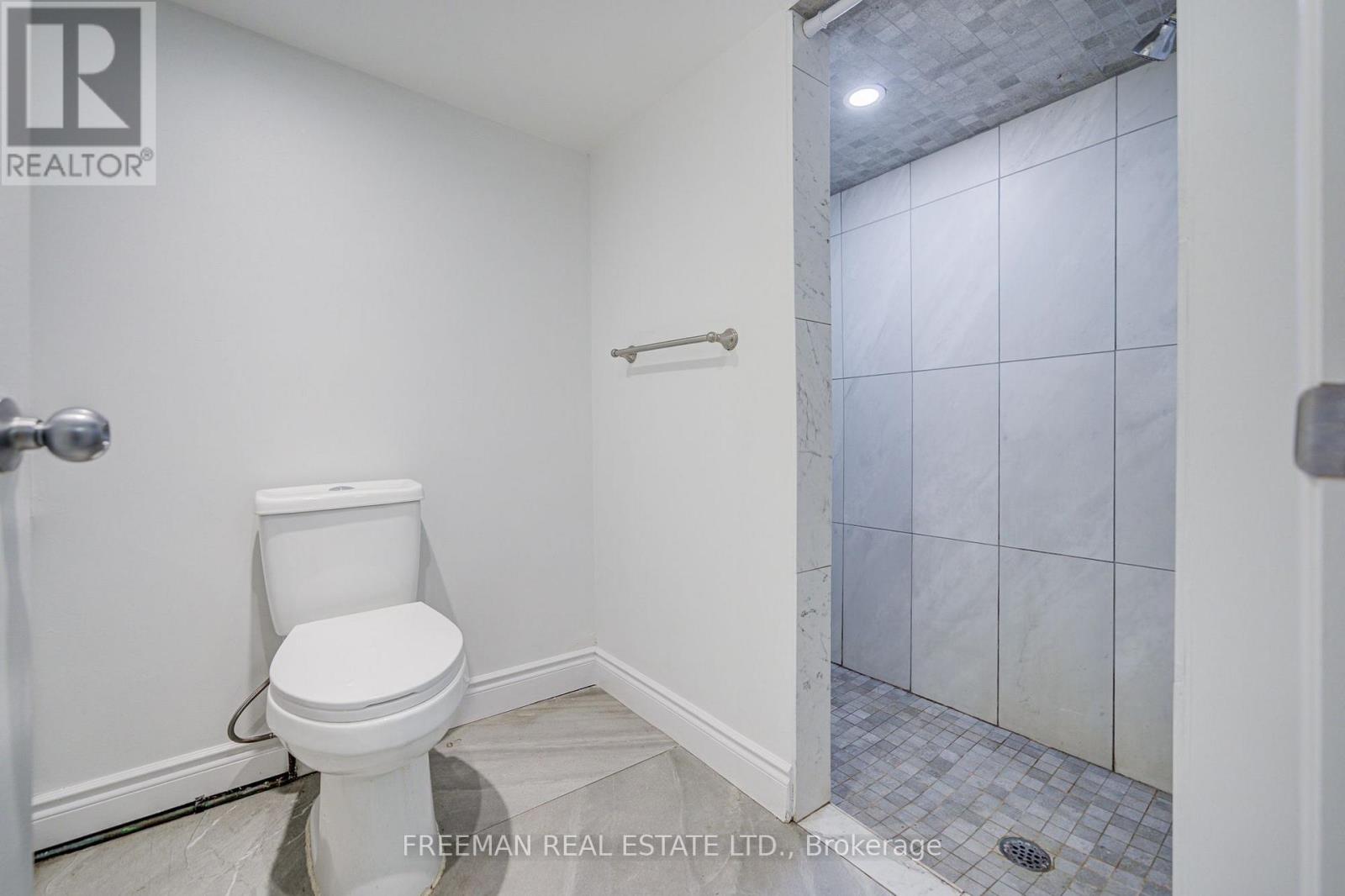 492 Manning Avenue Property Photo 32