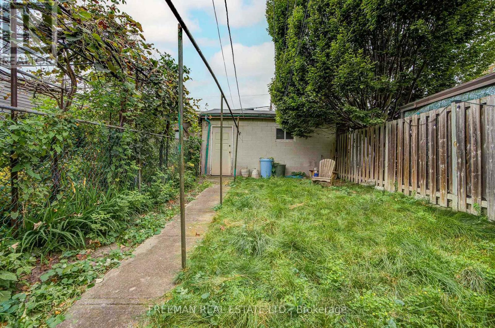 492 Manning Avenue Property Photo 44