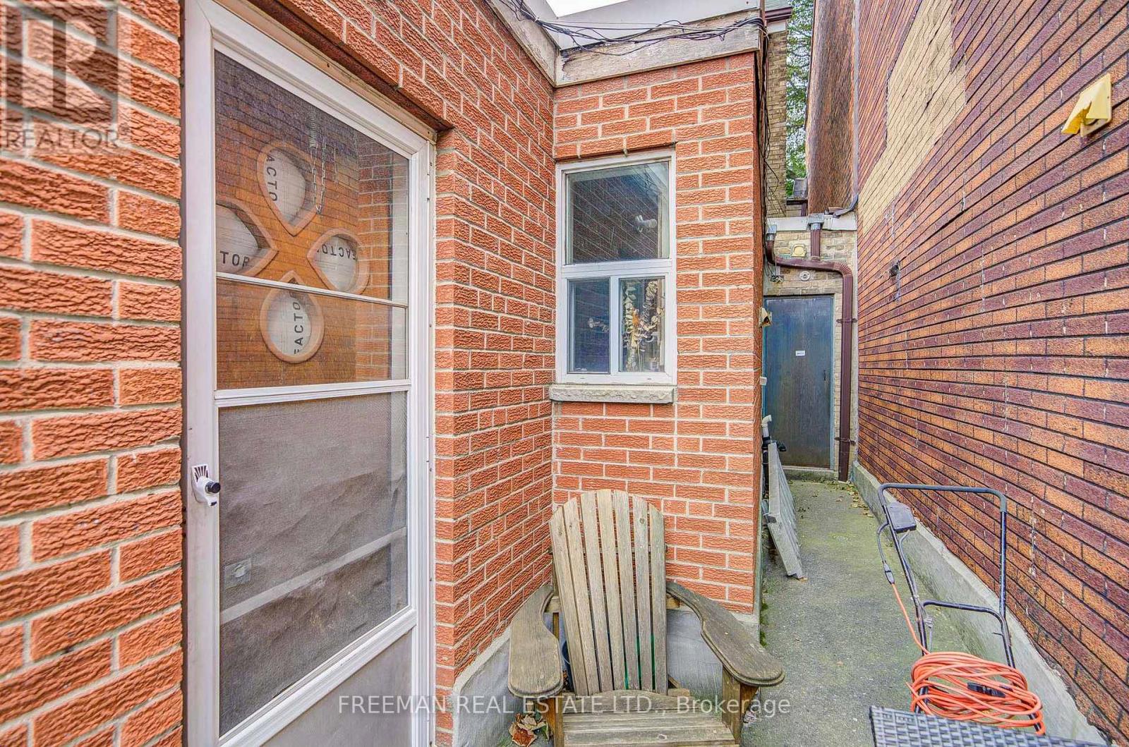 492 Manning Avenue Property Photo 47