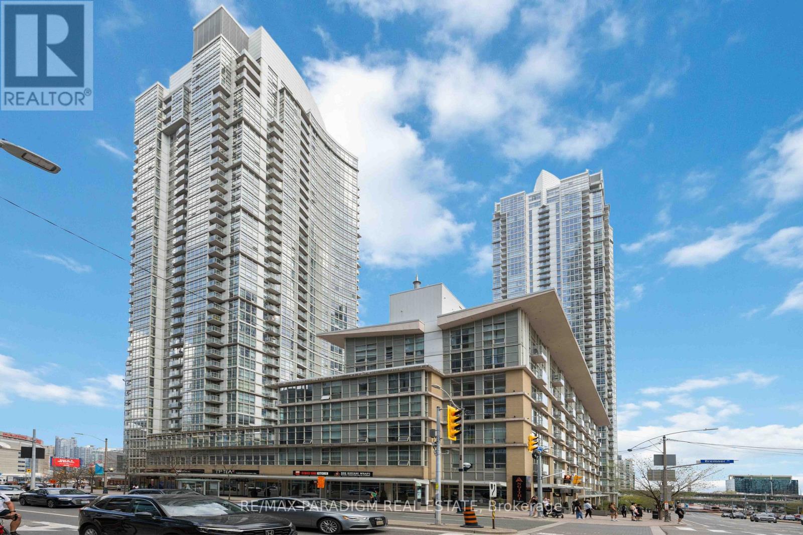 611 - 9 SPADINA AVENUE Property Photo 1
