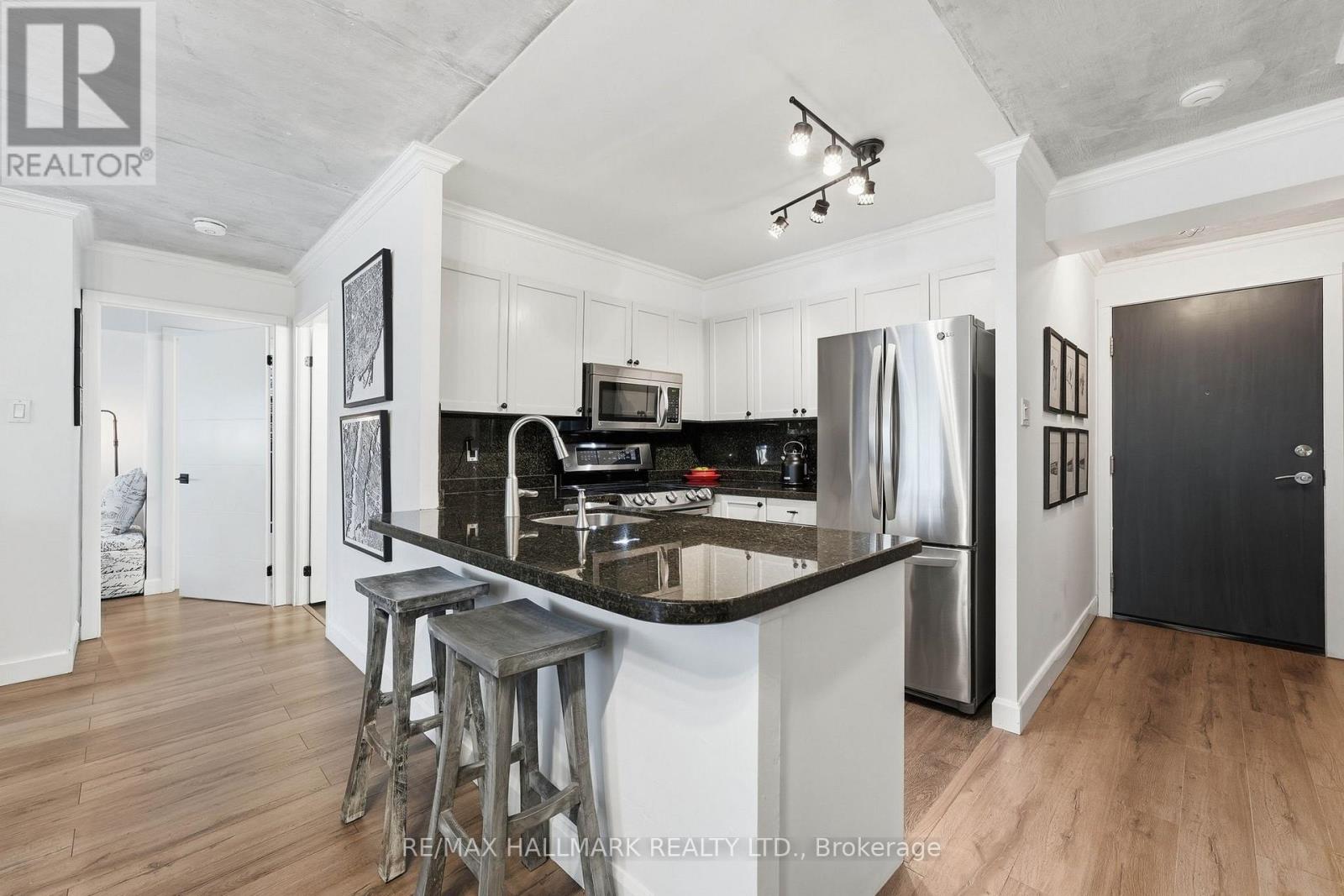 705 - 600 Queens Quay W Property Photo 1