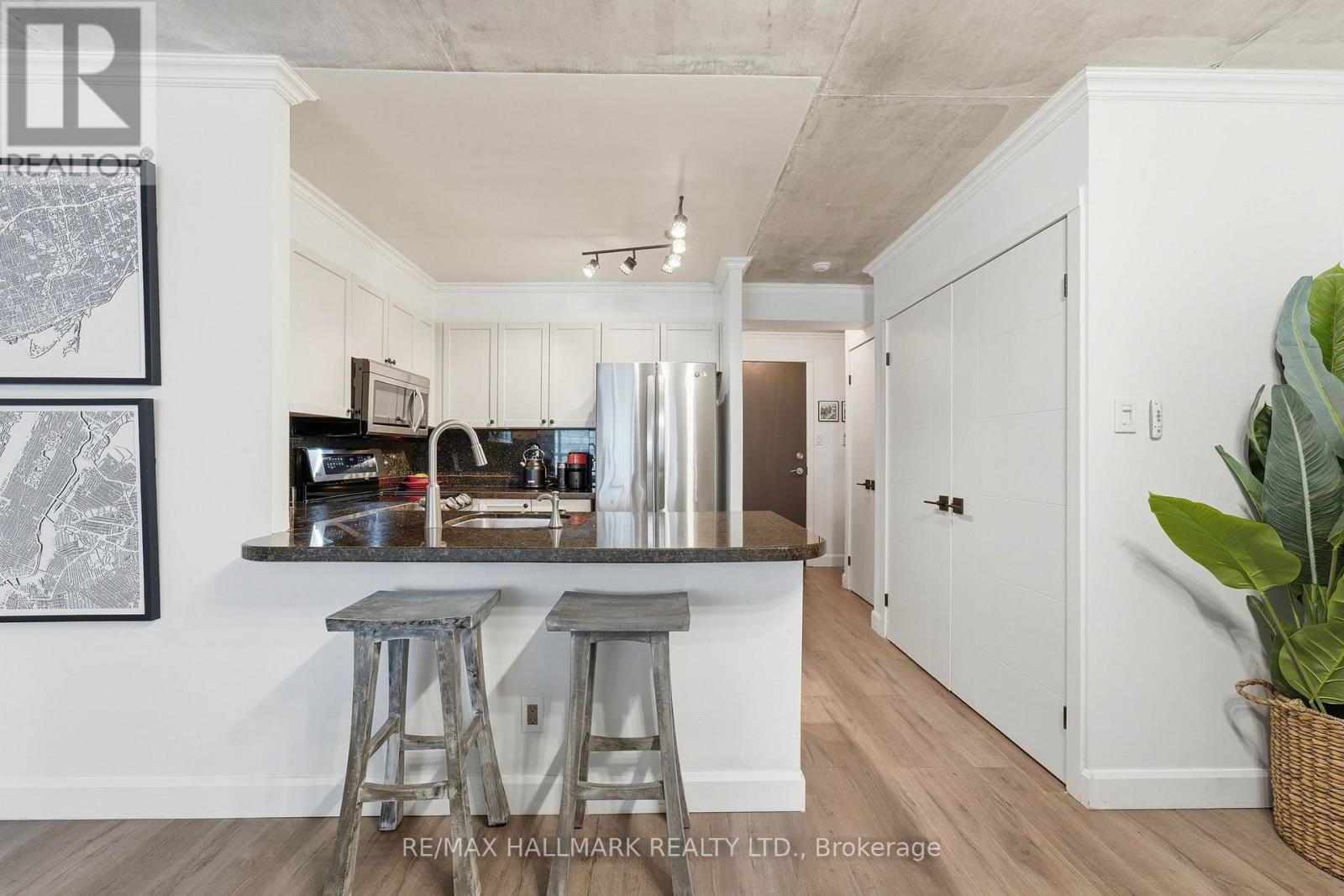 705 - 600 Queens Quay W Property Photo 2
