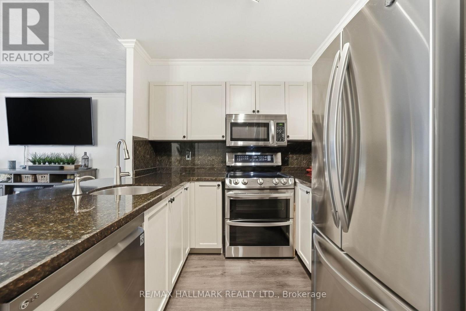 705 - 600 Queens Quay W Property Photo 4
