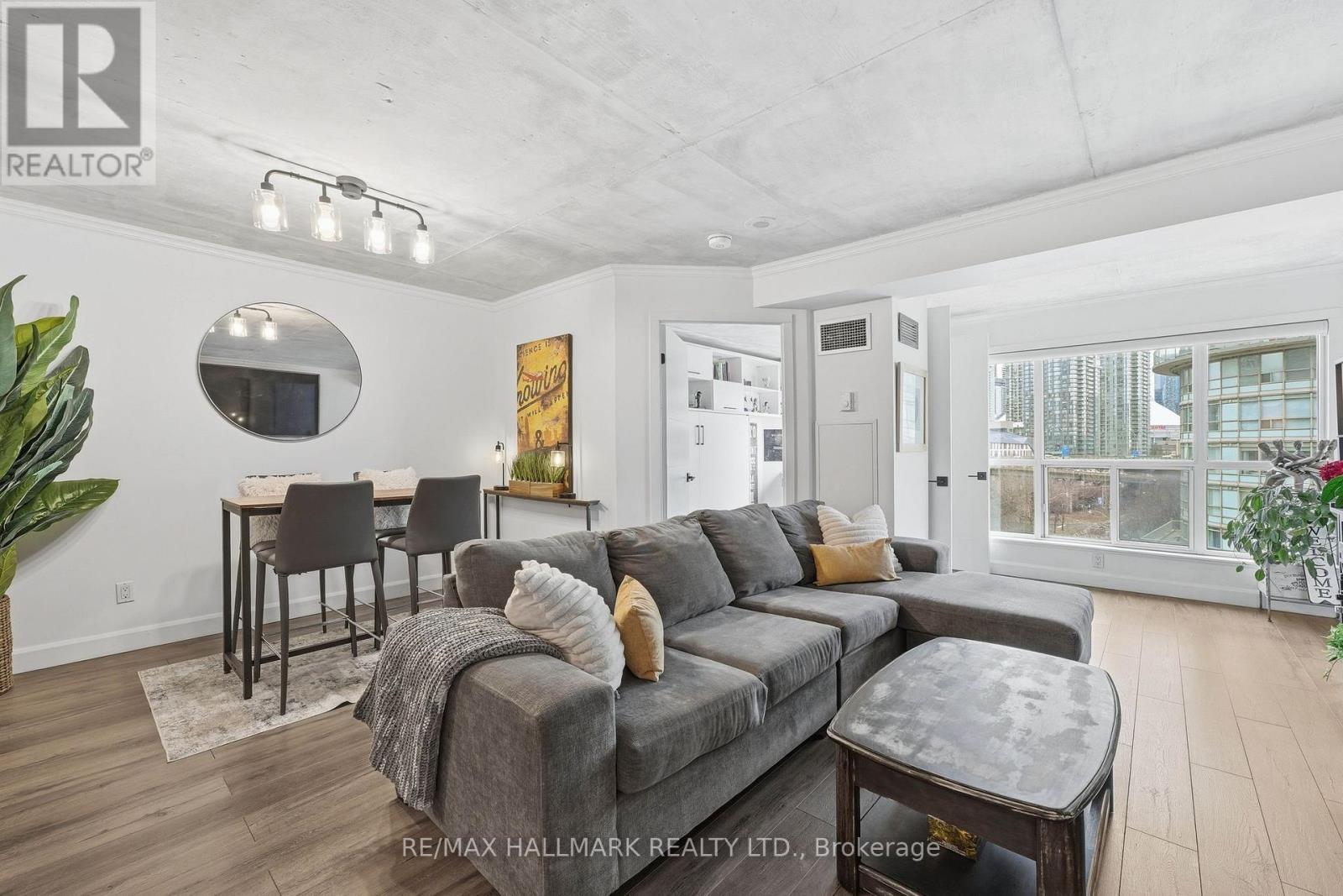705 - 600 Queens Quay W Property Photo 8