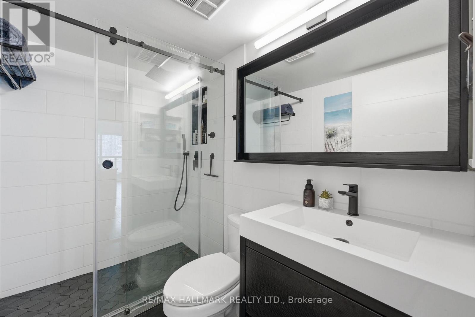 705 - 600 Queens Quay W Property Photo 13