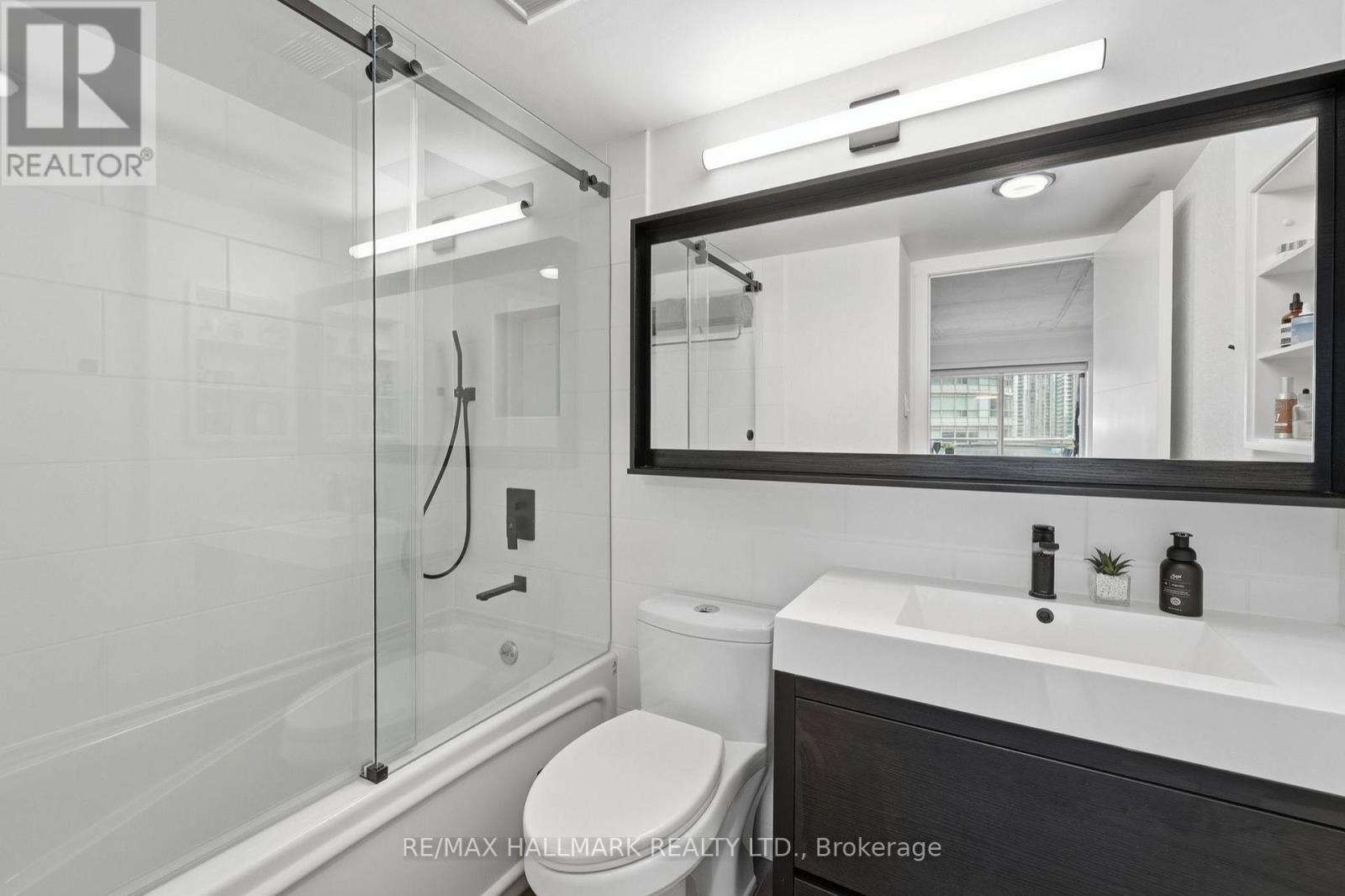 705 - 600 Queens Quay W Property Photo 22