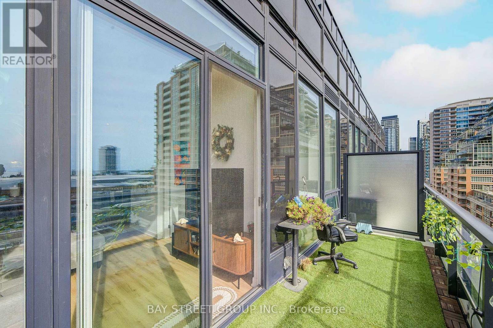 716 - 135 East Liberty Street Property Photo 26