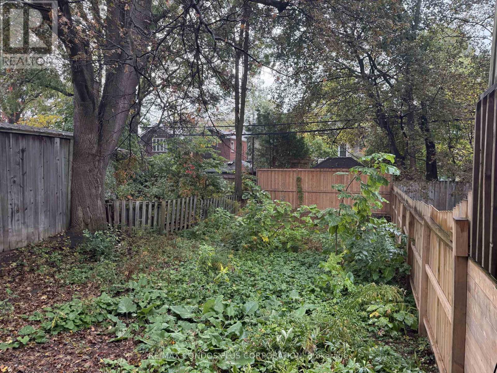 313 Manor Road E Property Photo 3